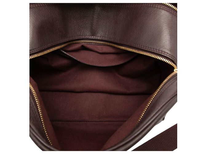 Borsa a tracolla Louis Vuitton Taiga Reporter PM Marrone Bordò - vista 4