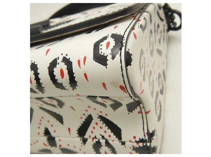 Borsa a tracolla Louis Vuitton Twist MM in pelle di vacchetta Nero Bianco - vista 13