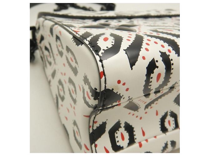 Borsa a tracolla Louis Vuitton Twist MM in pelle di vacchetta Nero Bianco - vista 14