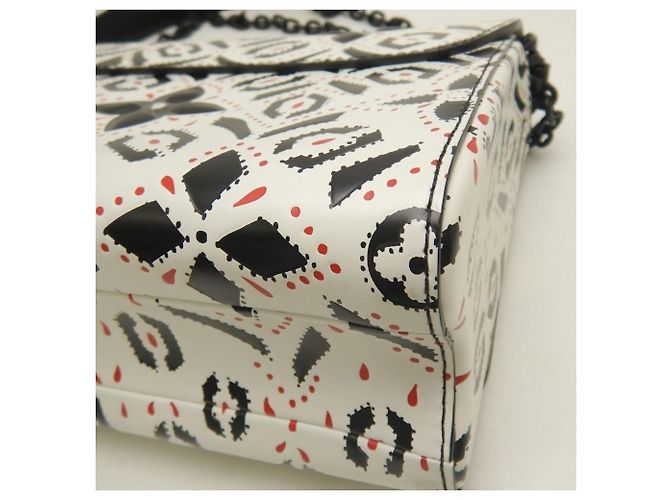 Borsa a tracolla Louis Vuitton Twist MM in pelle di vacchetta Nero Bianco - vista 15