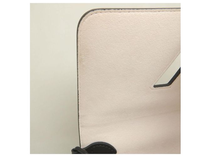 Borsa a tracolla Louis Vuitton Twist MM in pelle di vacchetta Nero Bianco - vista 16