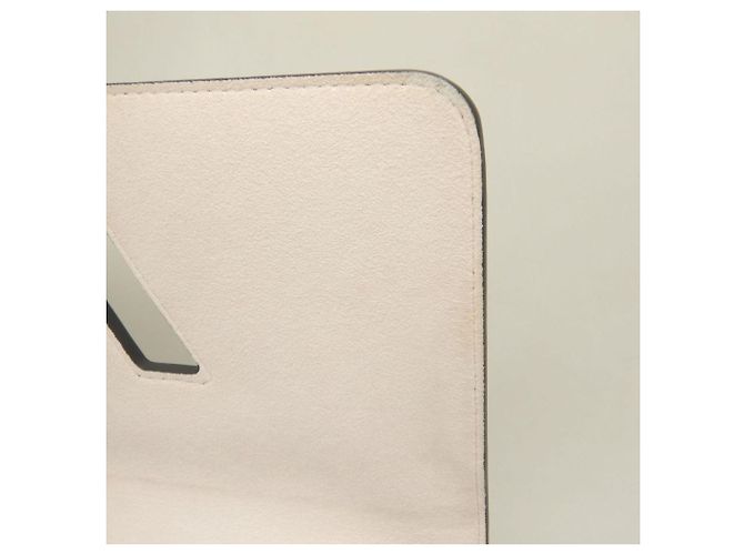Borsa a tracolla Louis Vuitton Twist MM in pelle di vacchetta Nero Bianco - vista 17