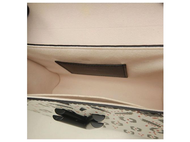 Borsa a tracolla Louis Vuitton Twist MM in pelle di vacchetta Nero Bianco - vista 6