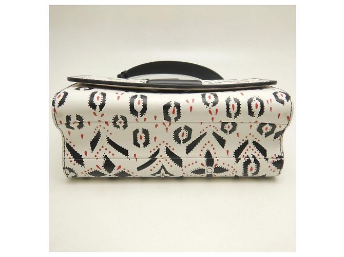 Borsa a tracolla Louis Vuitton Twist MM in pelle di vacchetta Nero Bianco - vista 8