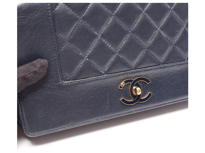 Borsa a tracolla Chanel Mademoiselle Matelassé Double Flap Blu navy - vista 13