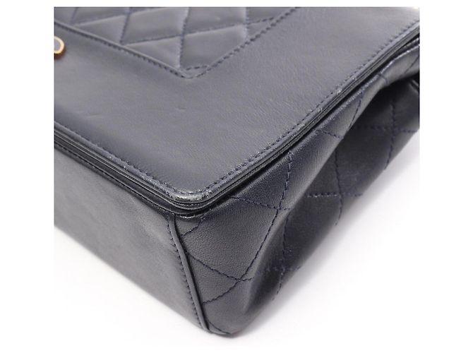 Borsa a tracolla Chanel Mademoiselle Matelassé Double Flap Blu navy - vista 15