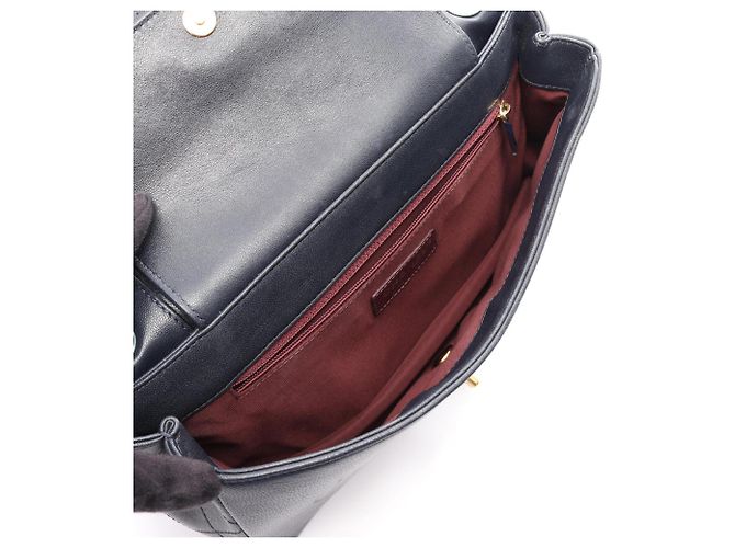 Borsa a tracolla Chanel Mademoiselle Matelassé Double Flap Blu navy - vista 3