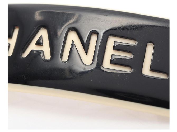 Barrette de plástico blanco y negro Chanel - vista 6