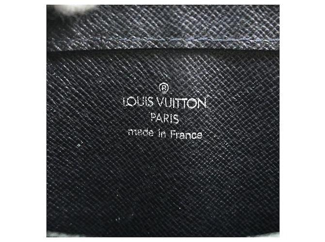 Pochette Baikal Louis Vuitton Clutch in pelle Taiga Nero - vista 4