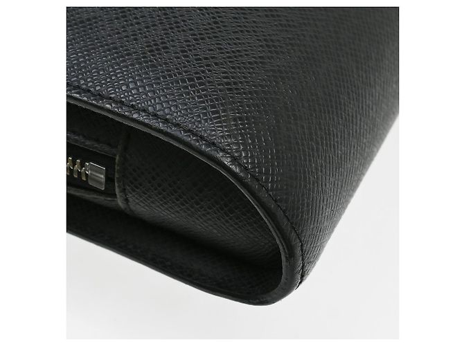 Pochette Baikal Louis Vuitton Clutch in pelle Taiga Nero - vista 6