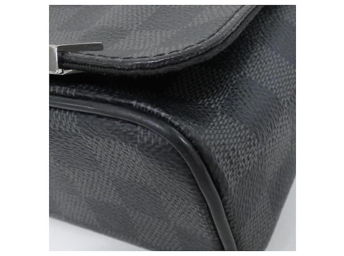 Borsa a tracolla Louis Vuitton Damier Graphite District PM Damier ebene - vista 3