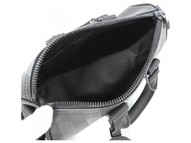 Louis Vuitton Damouflage Keepall Bandoulière 25cm Borsa Boston Nero - vista 10