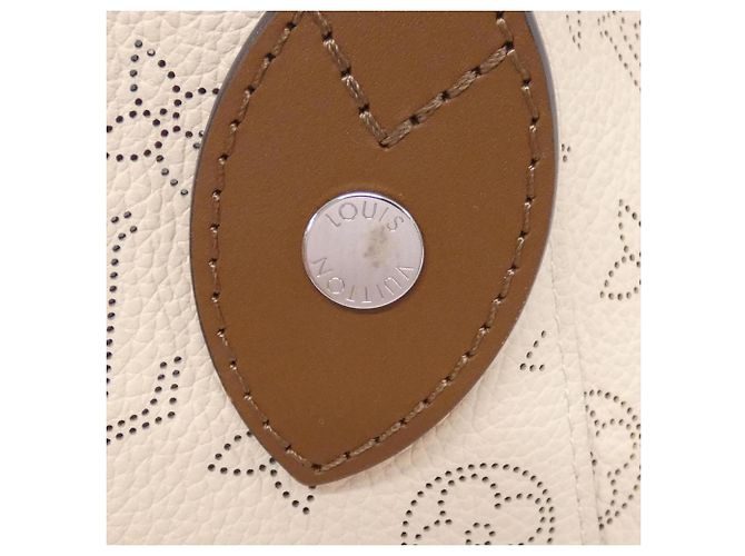 Borsa Louis Vuitton Mahina Hina PM Beige - vista 3
