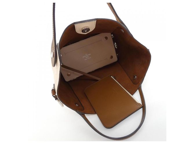 Borsa Louis Vuitton Mahina Hina PM Beige - vista 6