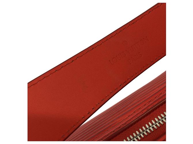 Borsa a tracolla Louis Vuitton Epi Soft Polochon XL Rosso - vista 8