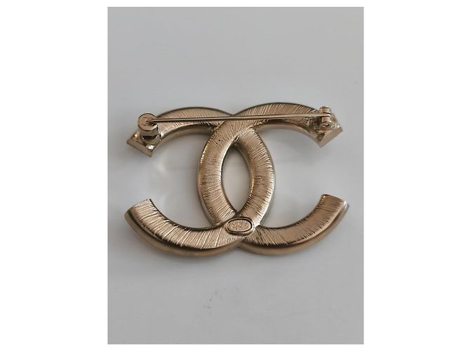 Spilla Chanel Logo CC in Cristallo e Metallo Dorato Bianco Gold hardware - vista 2