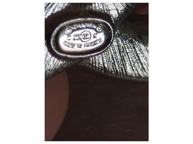 Spilla Chanel Logo CC in Cristallo e Metallo Dorato Bianco Gold hardware - vista 8