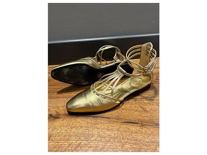 Chanel Bailarinas con tiras de cuero dorado - vista 10