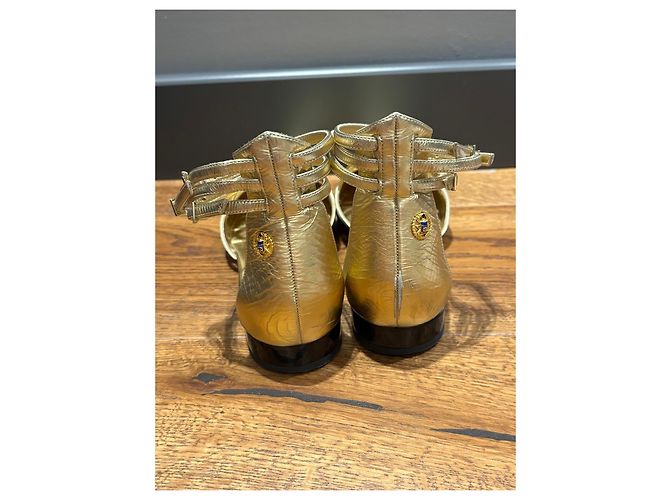 Chanel Bailarinas con tiras de cuero dorado - vista 3