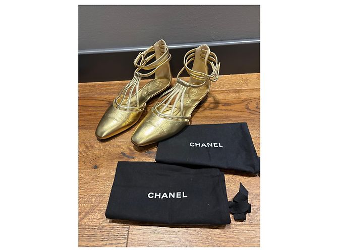 Chanel Bailarinas con tiras de cuero dorado - vista 8