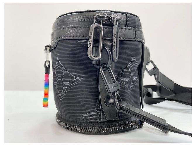 Borsa a tracolla polochon espandibile in nylon Louis Vuitton Nero - vista 6