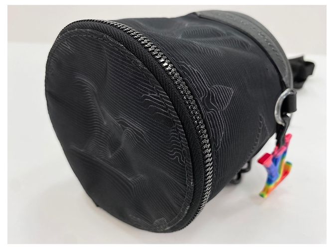 Borsa a tracolla polochon espandibile in nylon Louis Vuitton Nero - vista 9