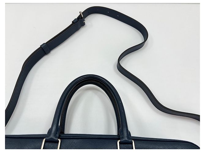 Borsa Louis Vuitton Taiga Portedocument Voyage PM Blu - vista 11