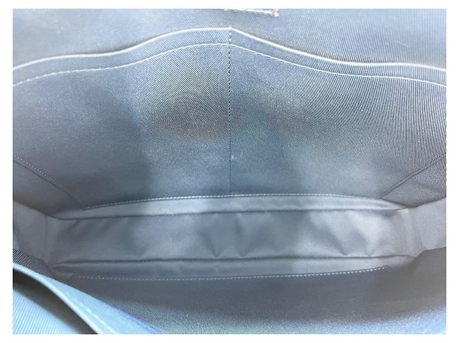Borsa Louis Vuitton Taiga Portedocument Voyage PM Blu - vista 13
