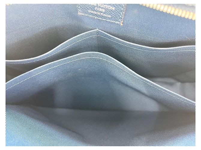 Borsa Louis Vuitton Taiga Portedocument Voyage PM Blu - vista 14