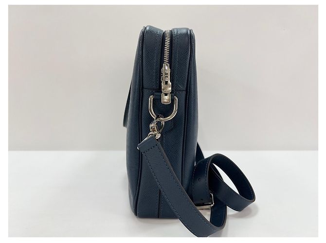 Borsa Louis Vuitton Taiga Portedocument Voyage PM Blu - vista 5