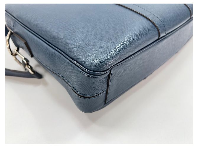 Borsa Louis Vuitton Taiga Portedocument Voyage PM Blu - vista 8