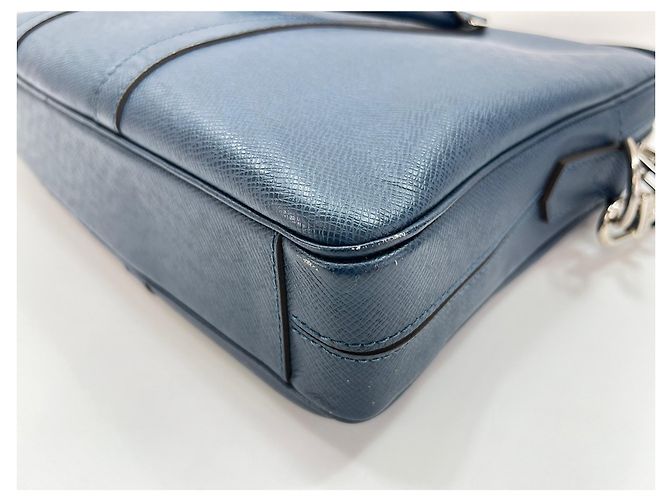 Borsa Louis Vuitton Taiga Portedocument Voyage PM Blu - vista 9