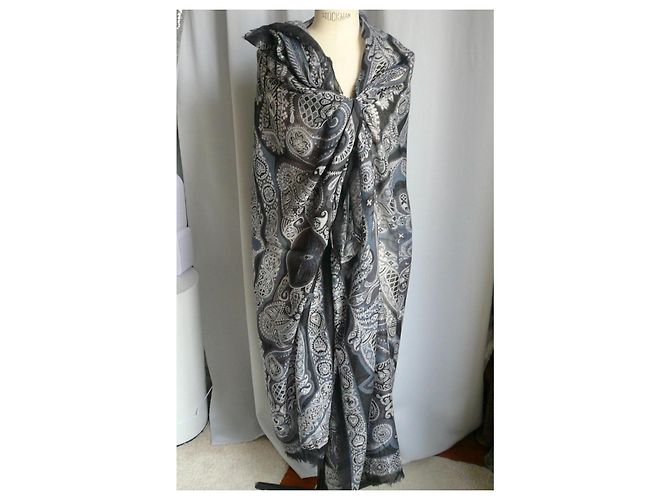 Louis Vuitton Stola Bandana in Cashmere e Lana Nero Bianco Blu Grigio - vista 2