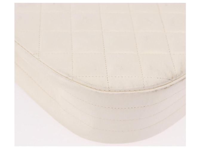 CHANEL Borsa a Spalla Matelasse con Catena in Pelle di Agnello Bianco Oro CC Auth 190491 D'oro - vista 12