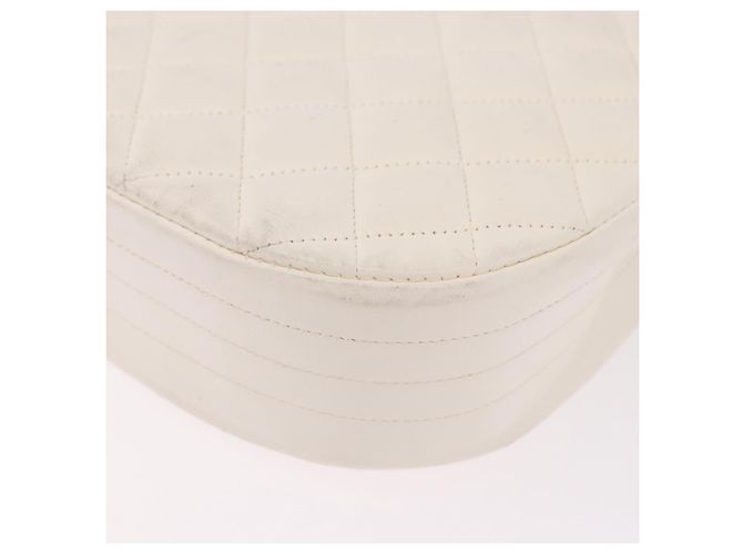 CHANEL Borsa a Spalla Matelasse con Catena in Pelle di Agnello Bianco Oro CC Auth 190491 D'oro - vista 13