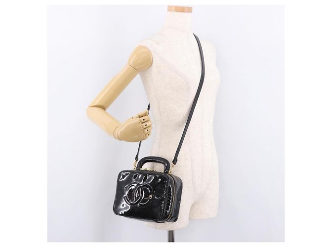 CHANEL Vanity Cosmetic Pouch Patent 2way Black Gold CC Auth BA14000A Nero D'oro - vista 24