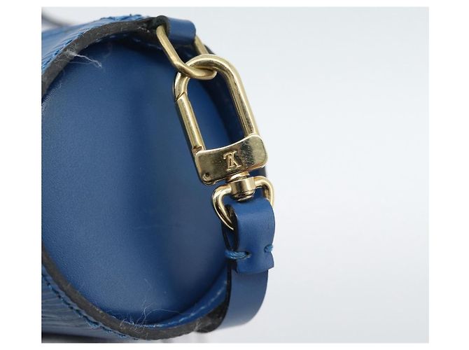LOUIS VUITTON Epi Soufflot Pouch Blue LV Auth 189802 - vista 18