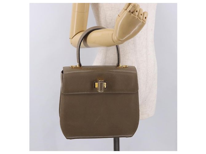Borsa Salvatore Ferragamo Gancini in pelle beige oro Auth 191690 - vista 26