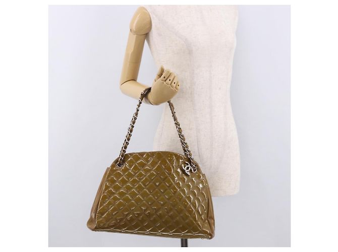 CHANEL Matelasse Chain Shoulder Bag Patent leather Black Gold CC Auth 190042 Marrone Argento - vista 27