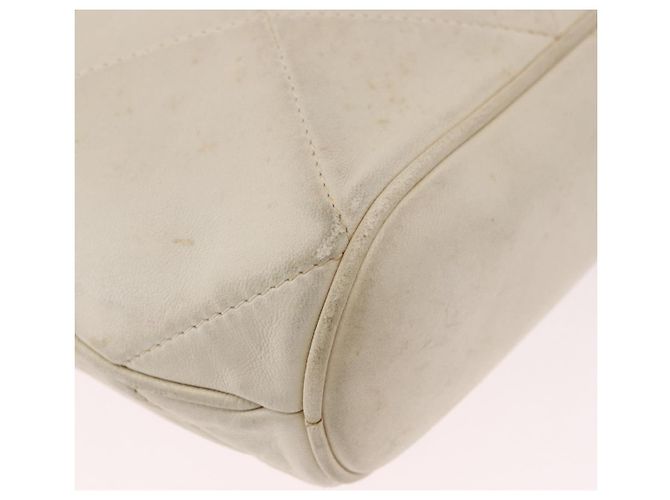 CHANEL Matelasse Shoulder Bag Lamb Skin White Gold CC Auth BA13767 - vista 12