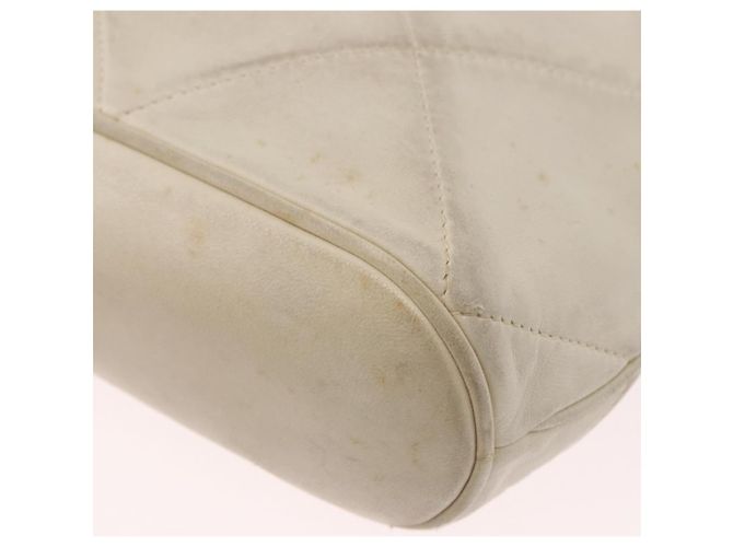 CHANEL Matelasse Shoulder Bag Lamb Skin White Gold CC Auth BA13767 - vista 15