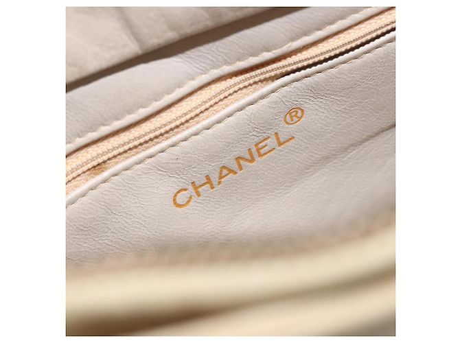 CHANEL Matelasse Shoulder Bag Lamb Skin White Gold CC Auth BA13767 - vista 17