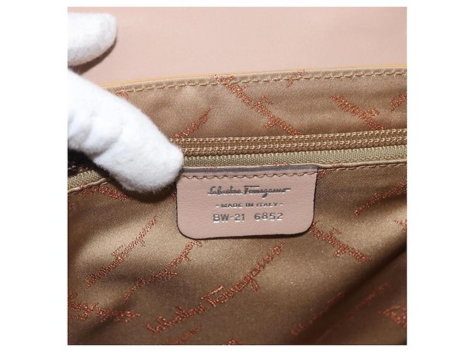 Salvatore Ferragamo Gancini in pelle lucida Beige - vista 6