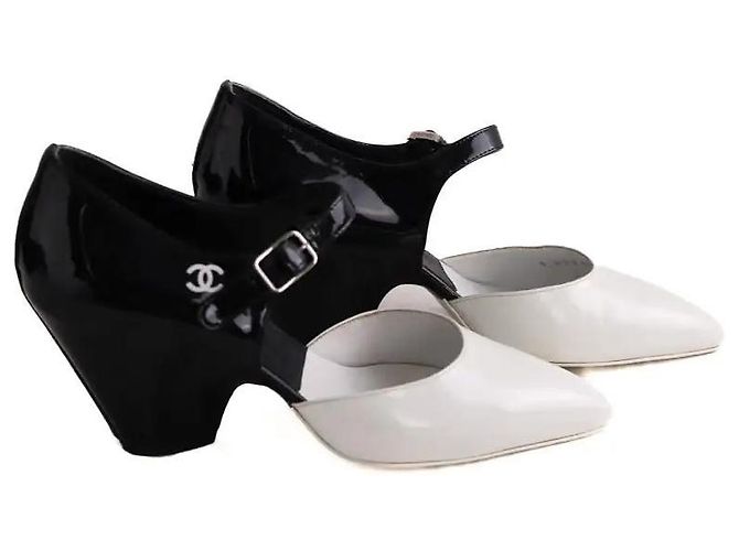 Décolleté Chanel in pelle nera taglia 35.5 Nero - vista 3