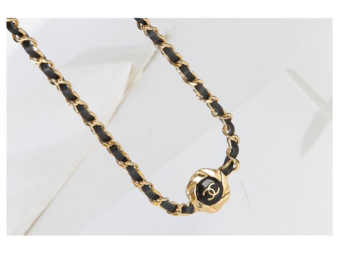 Gabrielle Collana Choker Chanel in pelle CC placcata oro 2022 - vista 4