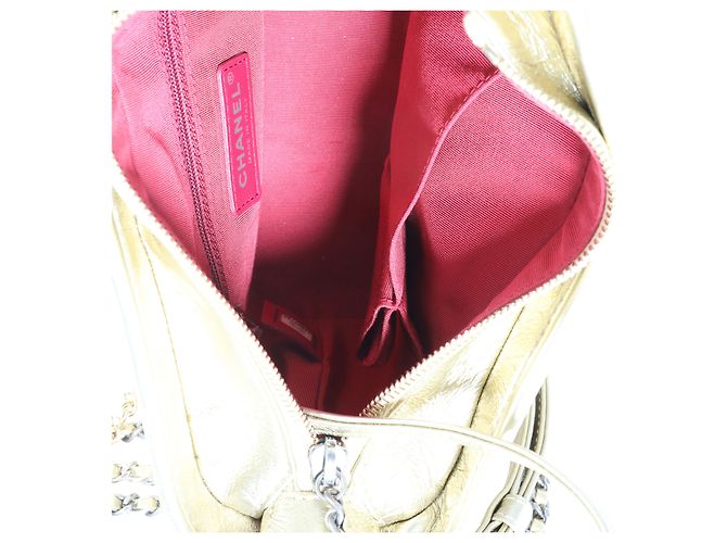 Chanel Gabrielle Hobo Small in pelle di vitello trapuntata oro - vista 5