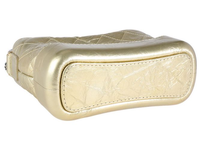 Chanel Gabrielle Hobo Small in pelle di vitello trapuntata oro - vista 7