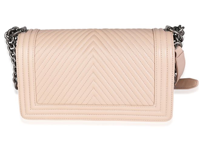 Chanel Boy Tasche aus Chevron gestepptem Lammleder Hellbeige Größe Medium - Ansicht 4