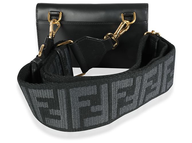 Mini borsa Baguette piatta Fendi in pelle di vitello nera con tracolla 'Strap You' nera Nero - vista 3