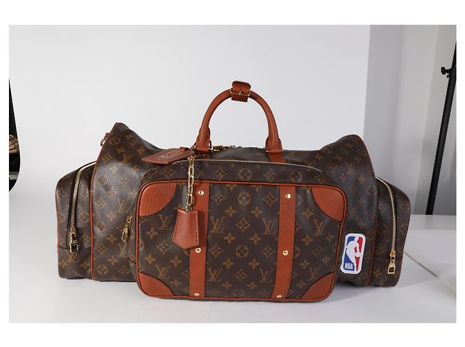 Louis Vuitton x NBA Monogram Canvas Trio Pocket Keepall Marrone - vista 7